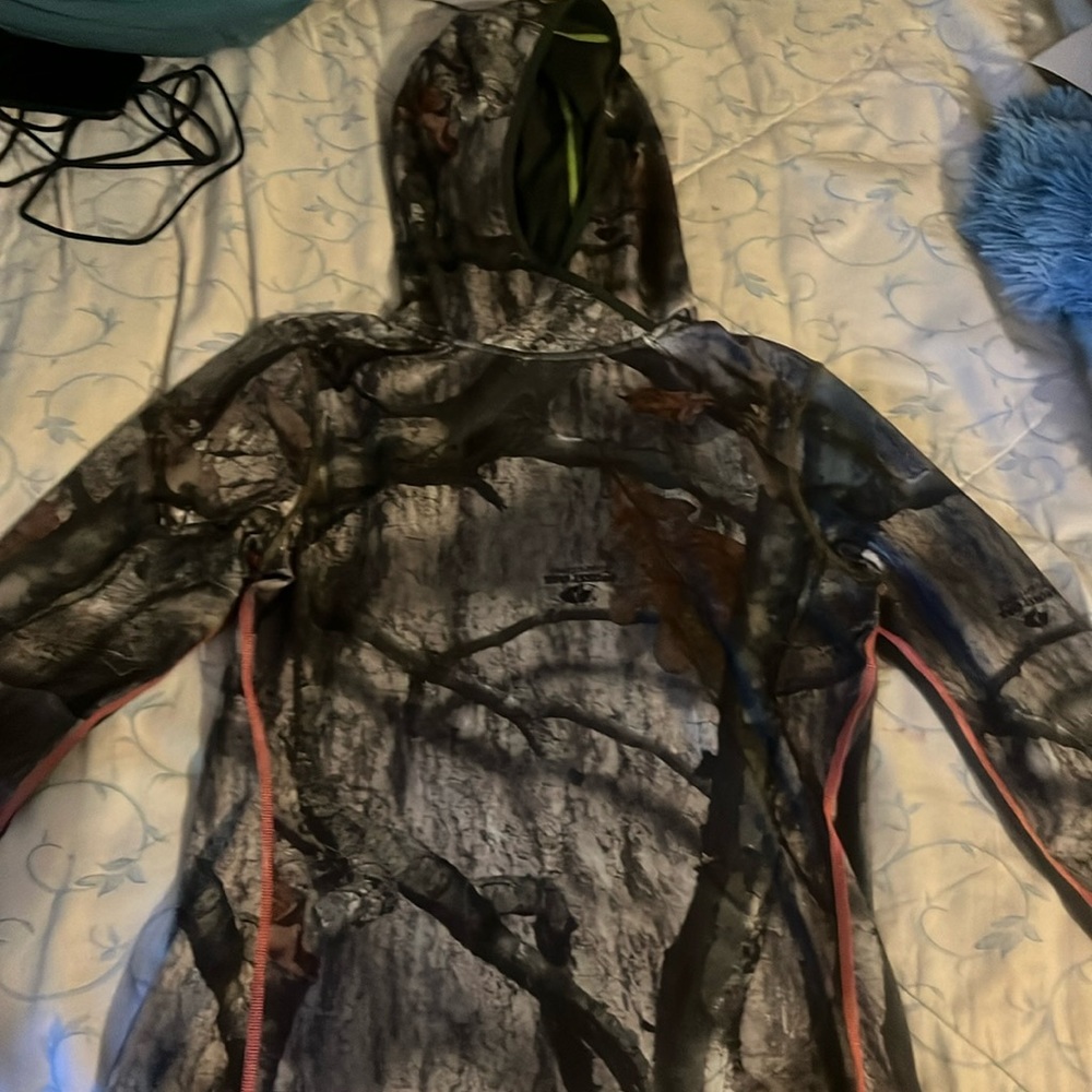 Hooded mossy oak long sleeve shirt